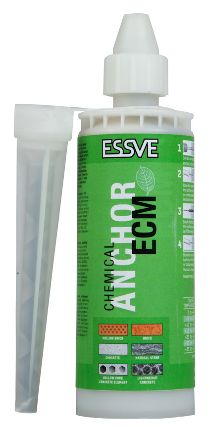 Grön förpackning med etikett "ESSVE CHEMICAL ANCHOR ECM", vit kork och applikator bredvid.