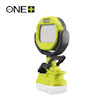 Grön och svart LED-lampa med klämma, märkt "RYOBI" och "ONE+" i hörnet.