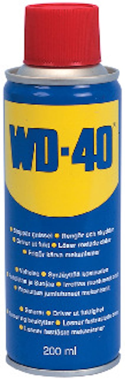 Sprayburk med röd kork, blå etikett och stora gula bokstäver: "WD-40". Innehåller text på flera språk.