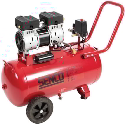 Röd luftkompressor med hjul och handtag, märkt "Senco", med manometer och elkoppling ovanpå.