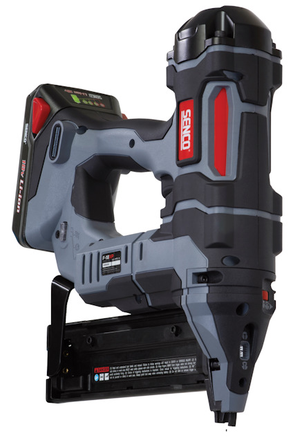 Sladdlös spikpistol med svart och grå design, röd och grön knapp, och ett batteri monterat.