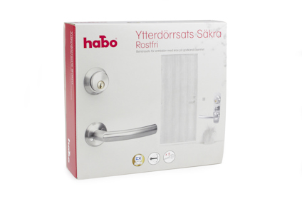 Förpackning av ytterdörrsats med dörrhandtag och lås cylinder i rostfritt stål, märkt "habo".