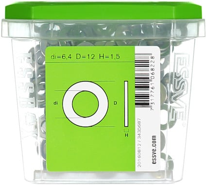 Plastburk med grönt lock innehållande brickor. Etikett visar måtten: di=6,4, D=12, H=1,5.
