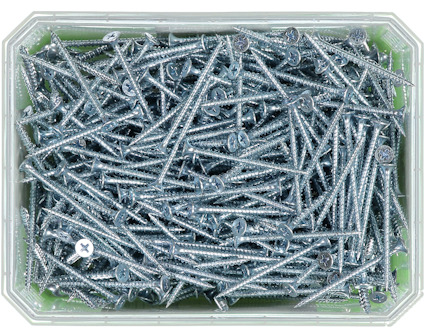 En låda fylld med många silverskruvar med platta huvuden och stjärnspår.