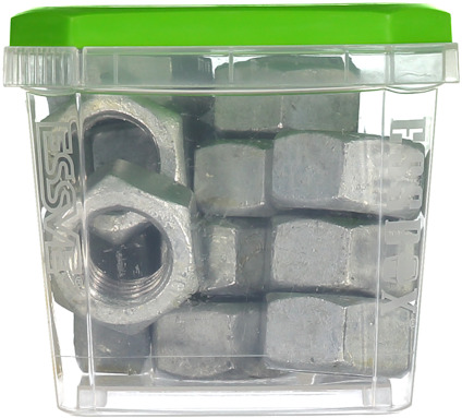 Transparent plastbehållare med grönt lock innehållande flera metallmuttrar.