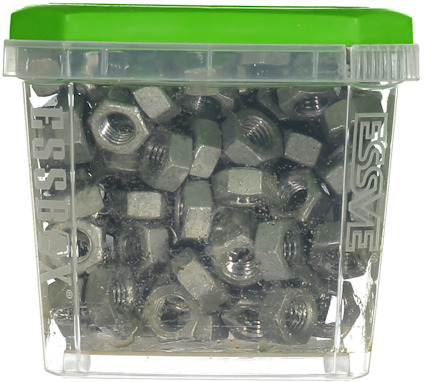 Genomskinlig plastburk med metallmuttrar och grönt lock. Texten "ESSVE" synlig på sidan.