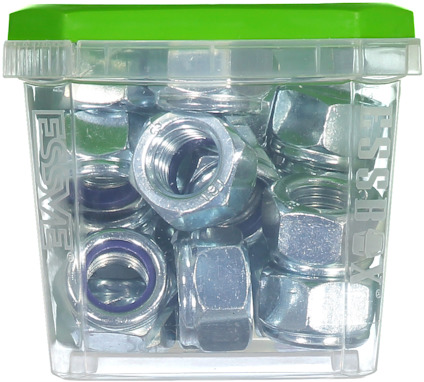Förpackning med sexkantiga muttrar, transparent plast med grönt lock. Text: ESME.